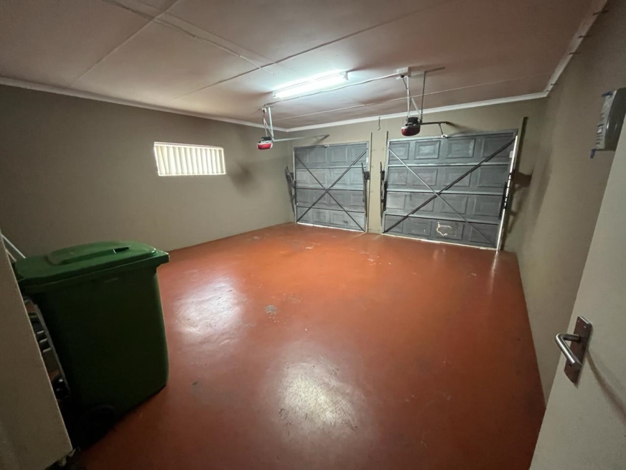 To Let 3 Bedroom Property for Rent in Country Club Western Cape
